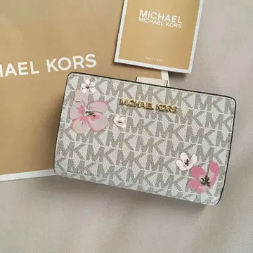 새상품 MICHEAL KORS 마이클코어스 이단 접이식 지갑 화이트 꽃