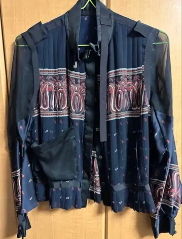 sacai 페이즐리 무늬 플리츠 블라우스