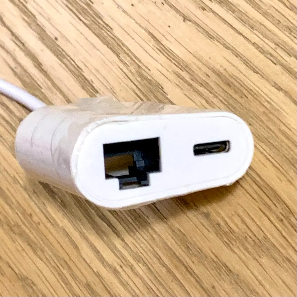 동시에 유선 랜과 충전 사용이 가능한 USB-C 멀티 어댑터