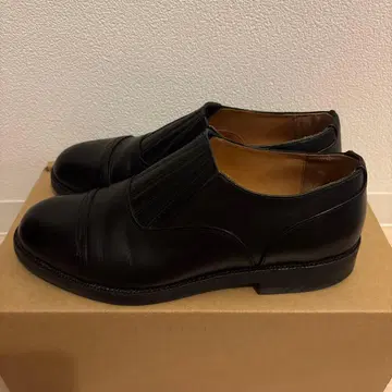 Hender Scheme 프론트 고어 드레스 슈즈