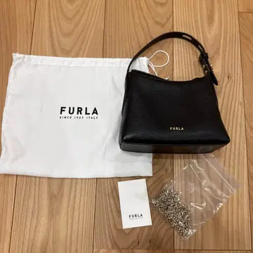 FURLA 숄더백 블랙 시착만 한 상품의 새상품급입니다