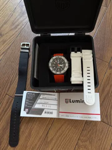Luminox MIL-SPEC 3350 시리즈 손목시계