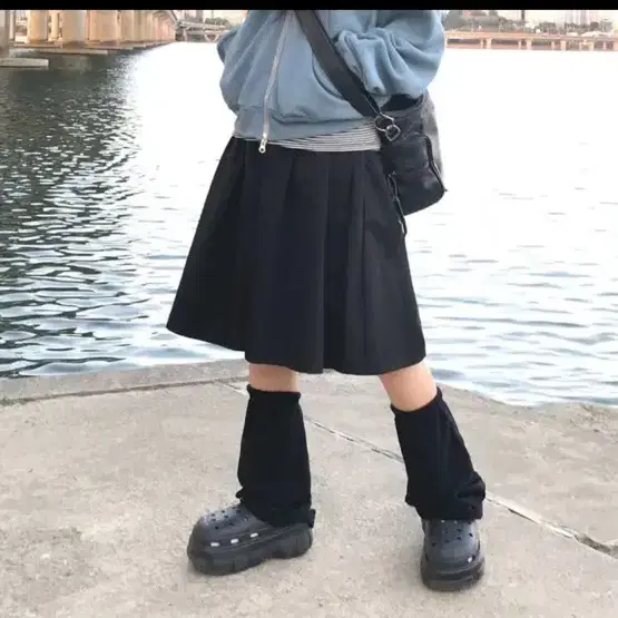 에이블리 오엔엔 모모 미디 스커트 블랙