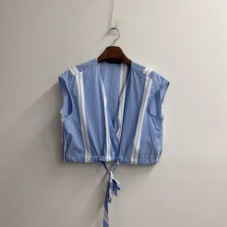 ZARA 자라 스트라이프 랩 크롭 나시 블라우스 L
