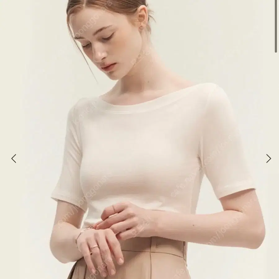 새거)시에sie 루시 보트넥 티셔츠 아이보리 5부 반팔 골지 기본 이너티