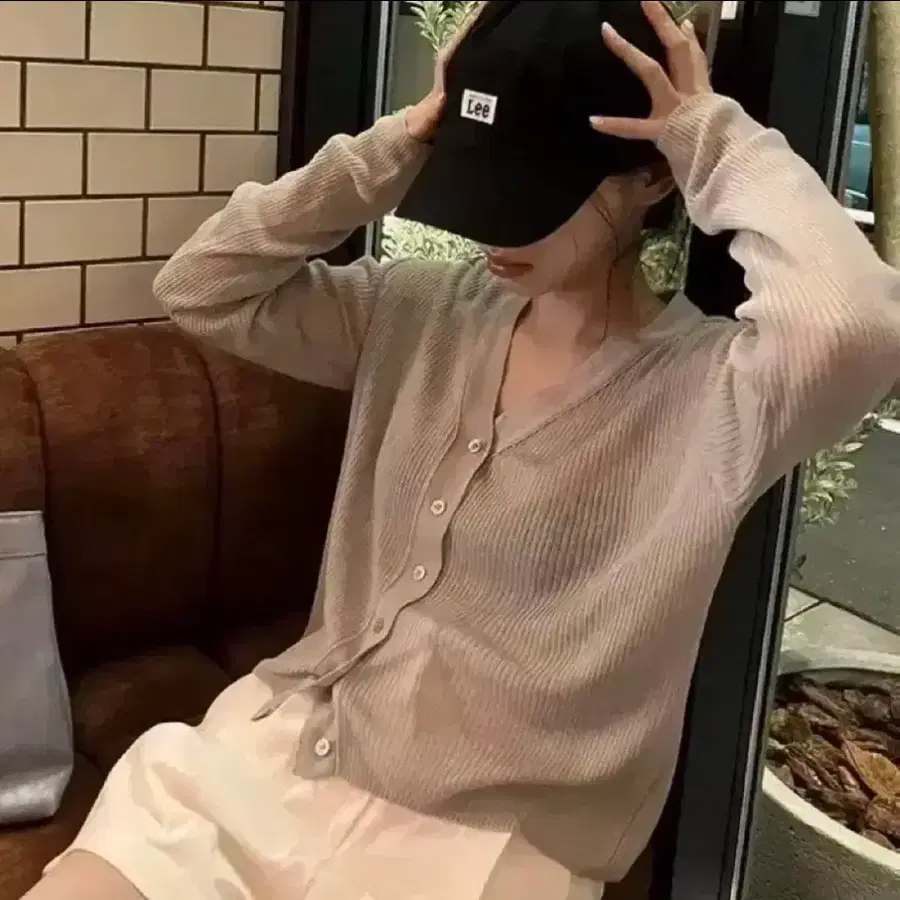 에이블리 영앤리치 브이넥 루즈골지 가디건