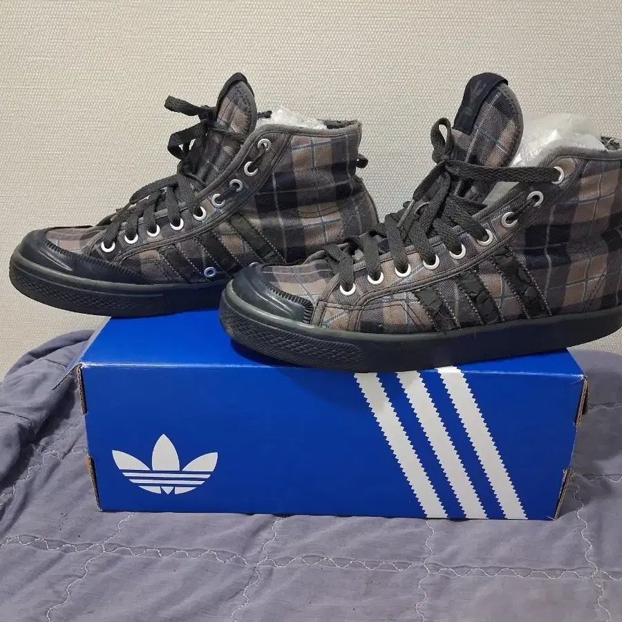 아디다스 오리지널스(adidas Originals) 클래식 캔버스화 라인