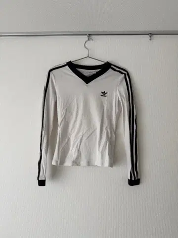 adidas 긴팔 V넥 T셔츠 화이트