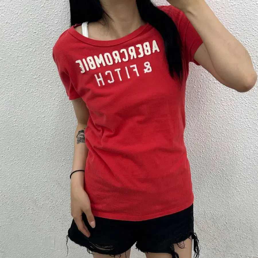 아베크롬비 딱붙핏 센터로고 레드 반팔 L