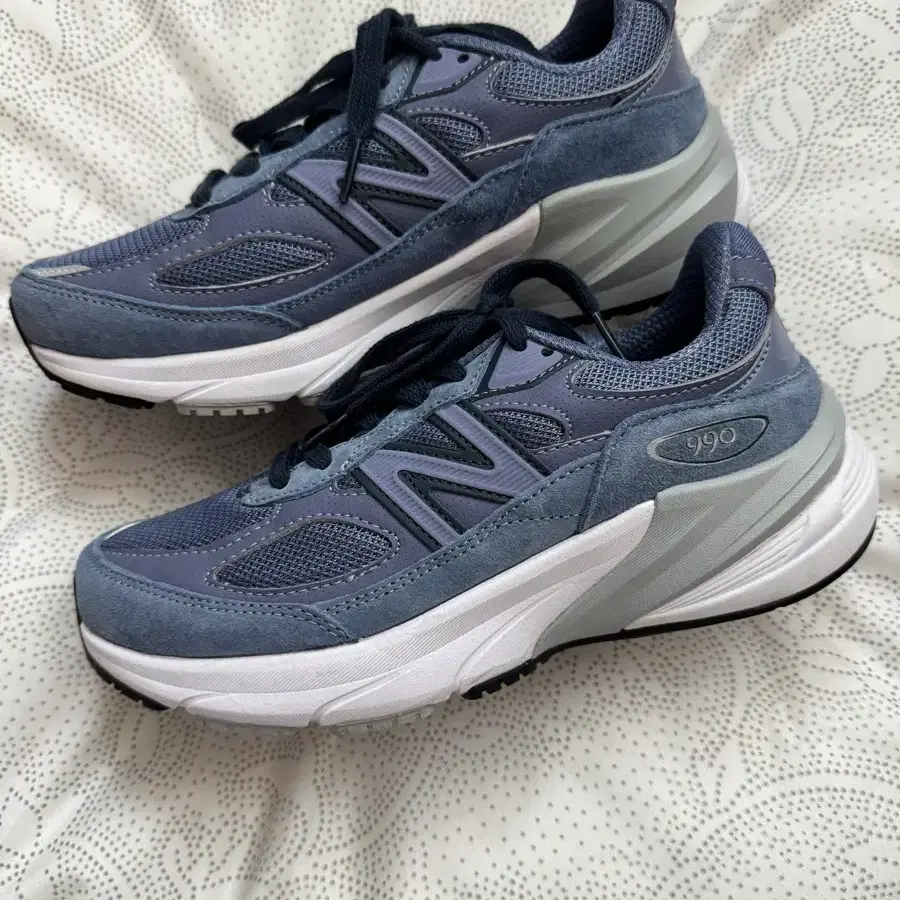 뉴발란스 990v6 퍼플/ 네이비 스니커즈