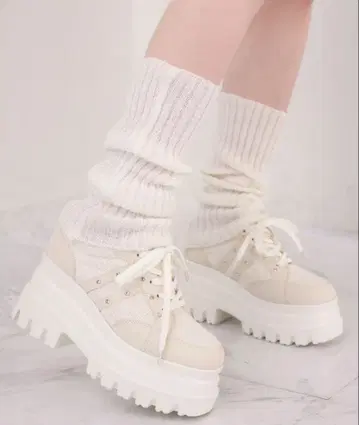 비쥬 장식 트리플 밑창 스니커즈 NICE CLAUP