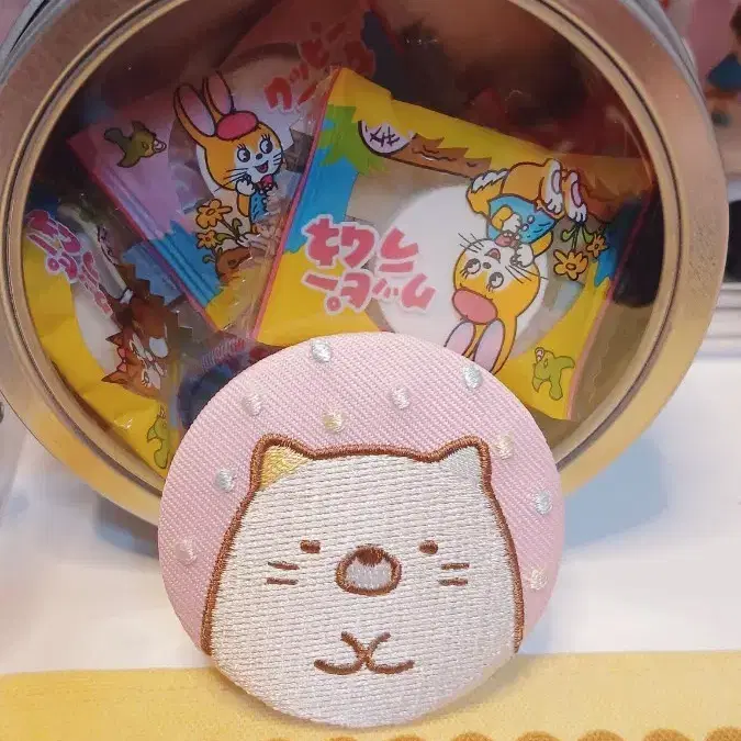 산스미코구라시 자수 틴뱃지 (일본직수입상품)