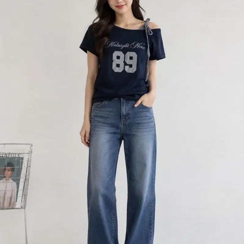 네이비 오픈숄더 반팔 티셔츠 89 프린트