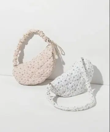 Carlyn Flower Cozy Bag