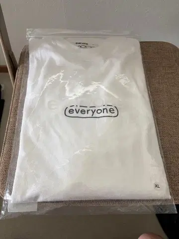 everyone j.30000 sketchy logo tee XL