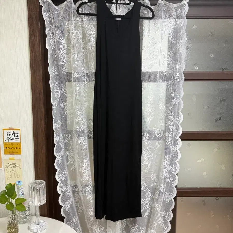 블래 민소매 원피스
