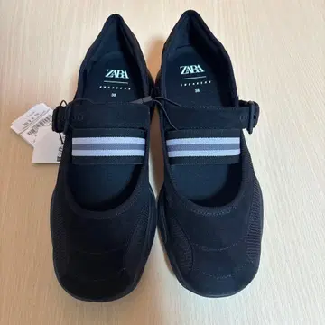 새상품 ZARA 멜리 제인 스포티 발레리나 슈즈 38 블랙