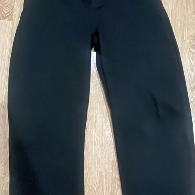 검정 커브드 팬츠