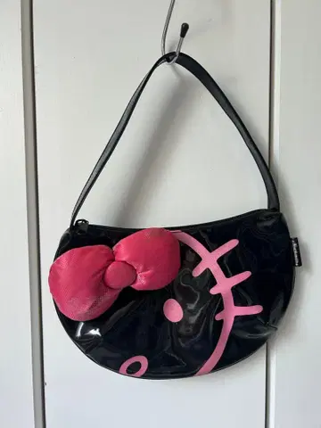 레어템(*^^*) 헬로키티 에나멜 핸드백 블랙