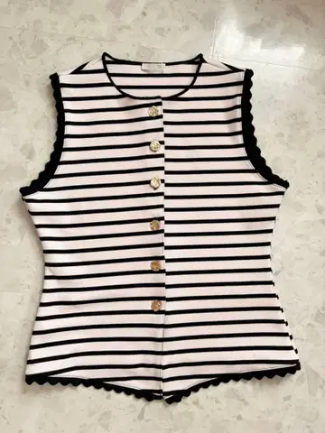 ZARA 현행 모델 보더 슬리브리스 골드 버튼