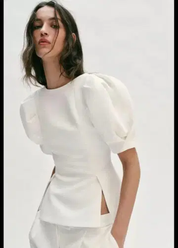 [ 완판템 ] ZARA 퍼프 슬리브 상의 XS 사이즈 새상품 택 포함