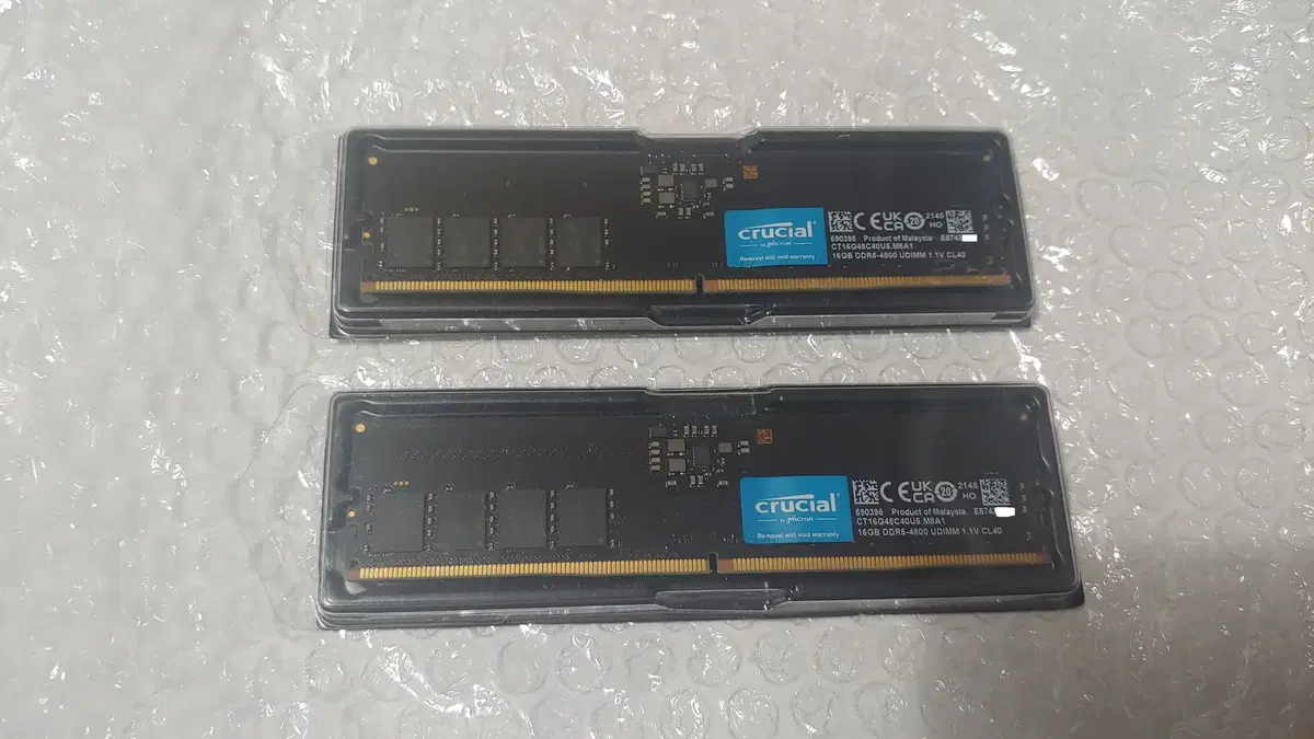 마이크론 Crucial DDR5-4800 램 16G 2개 팝니다.