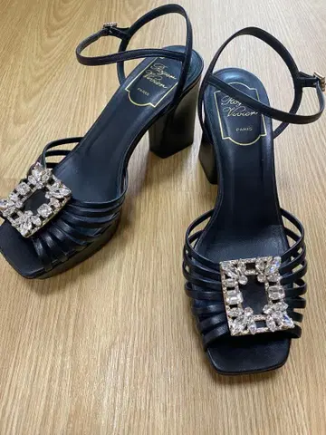 로저 비비에 크리스탈 버클 샌들 블랙