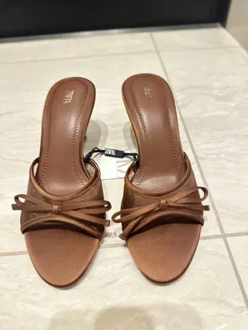 새상품 ZARA 메쉬 리본 뮬 브라운
