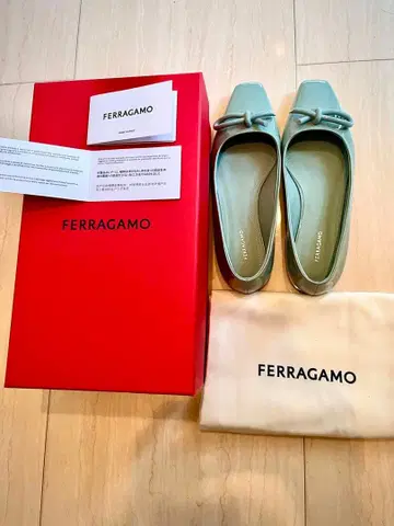 24시간 가격 인하 FERRAGAMO 패턴트 레더 플랫슈즈