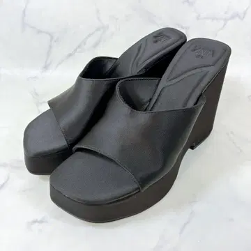 인기 ZARA 자라 통굽 샌들 블랙 새틴 웨지솔 23