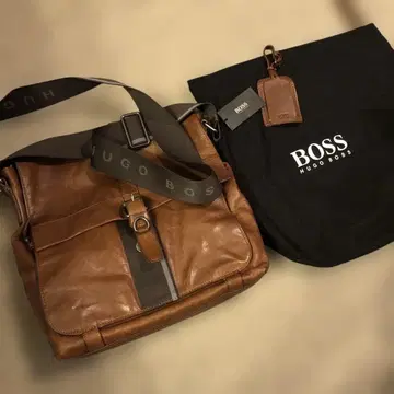 [ 새상품급 ] HUGO BOSS 브라운 숄더백 수납 가방 포함