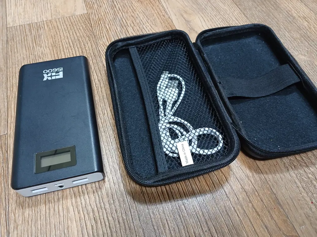 보조 배터리 15,600mAh 대용량 LED 케이스포함