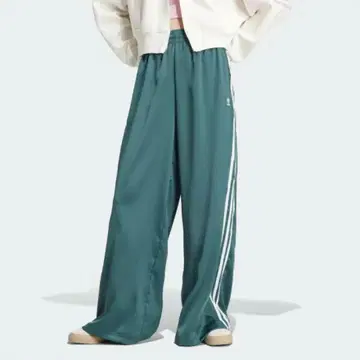 아디다스 오리지널스 와이드 레그 트랙 팬츠 그린 츠네타 다이키 착용