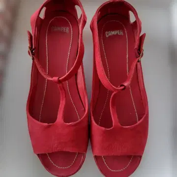 CAMPER 레드 T스트랩 샌들