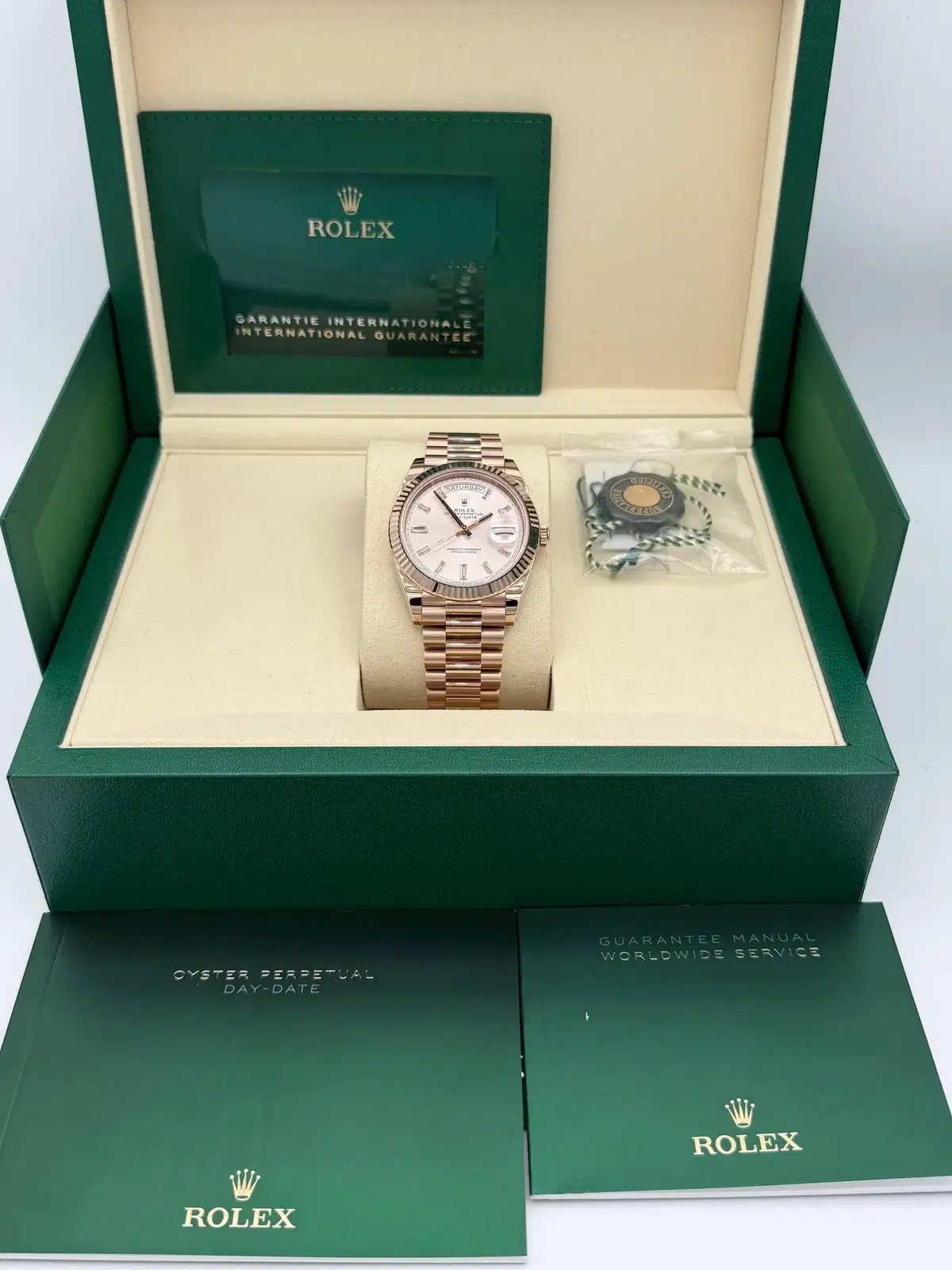 미사용 새재품 롤렉스 데이데이트 40MM 228235로즈골드 금통 선더스트 바게트다이아