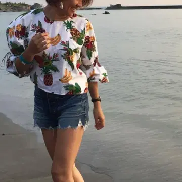 ZARA 후르츠 패턴 비즈 자수 티셔츠