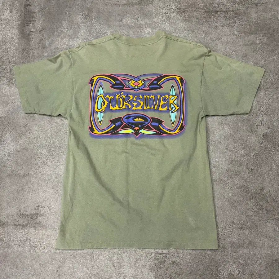 90s Quiksilver 트라이벌 그래픽 백프린트 티셔츠