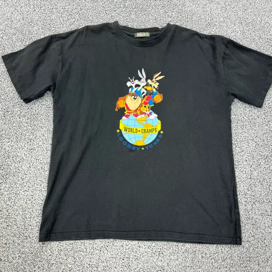 KUTIR x LOONEY TUNES 티셔츠