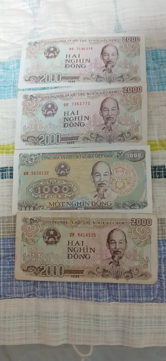 베트남 2000동 / 1000동 지폐 4장