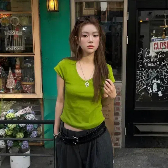 큐리티 V넥 반팔 티셔츠 올리브