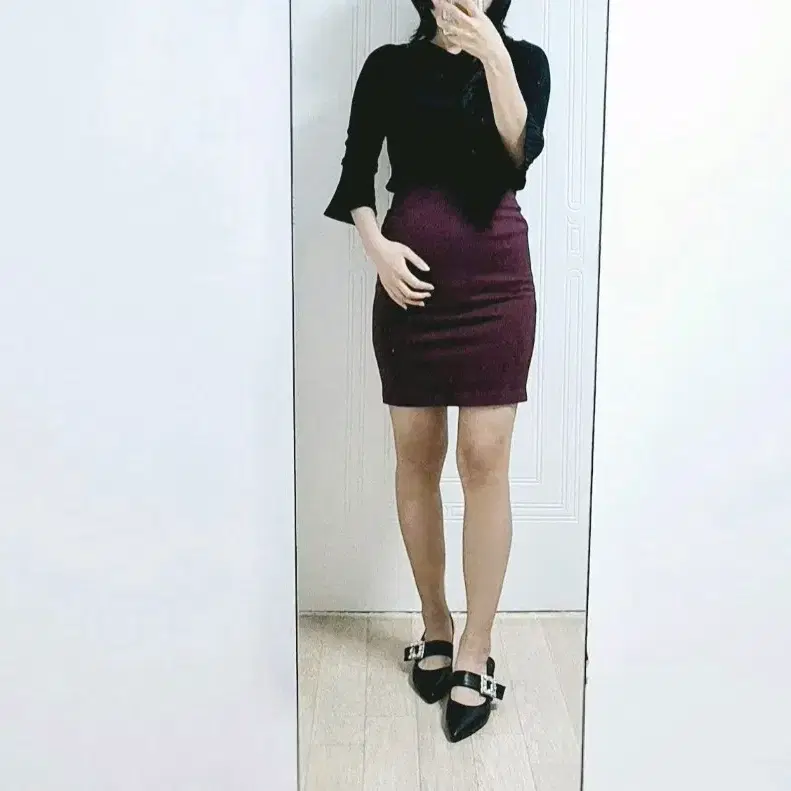 [새상품] 와인 뒷지퍼 슬림핏 미니스커트