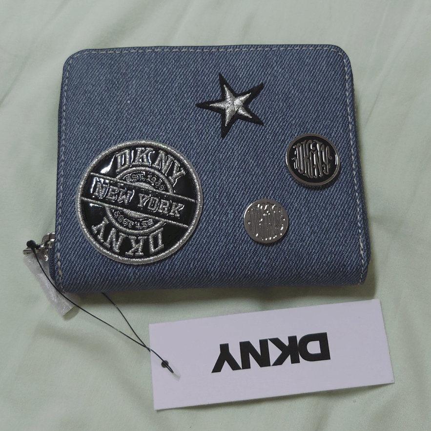 DKNY 데님 패치 반지갑