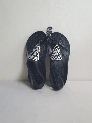 크록스 세레나 엠벨리쉬 샌들 블랙 실버 230mm