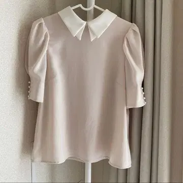 리랜드트루 5부 소매 쉬폰 카라 퍼프 블라우스 핑크 베이지