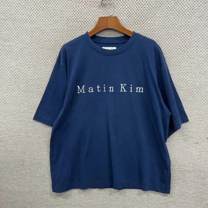 마뗑킴 반팔티 F D08577