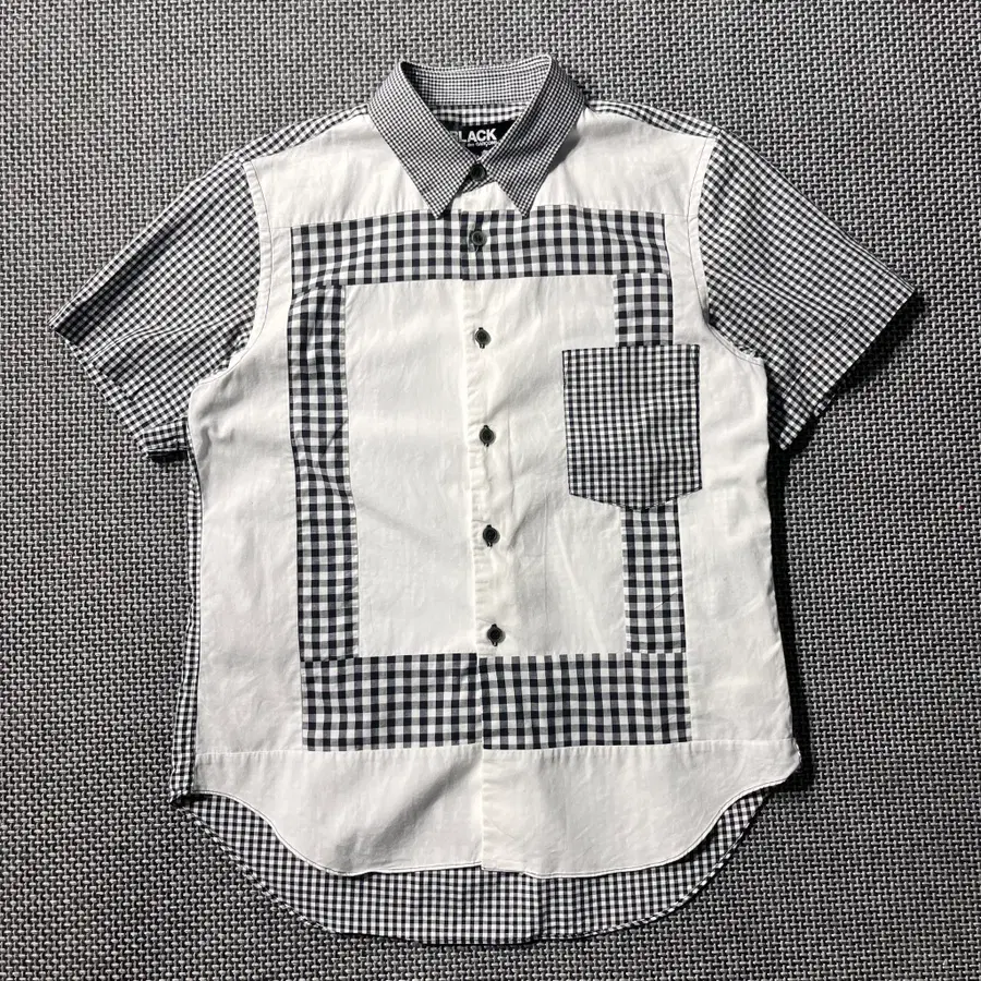 COMMEDES GARCONS 하프셔츠(XS)