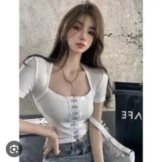 장원영st 흰색 고리 티