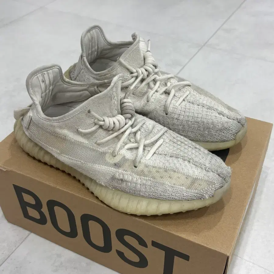 아디다스 이지부스트 350 V2 크림 흰색