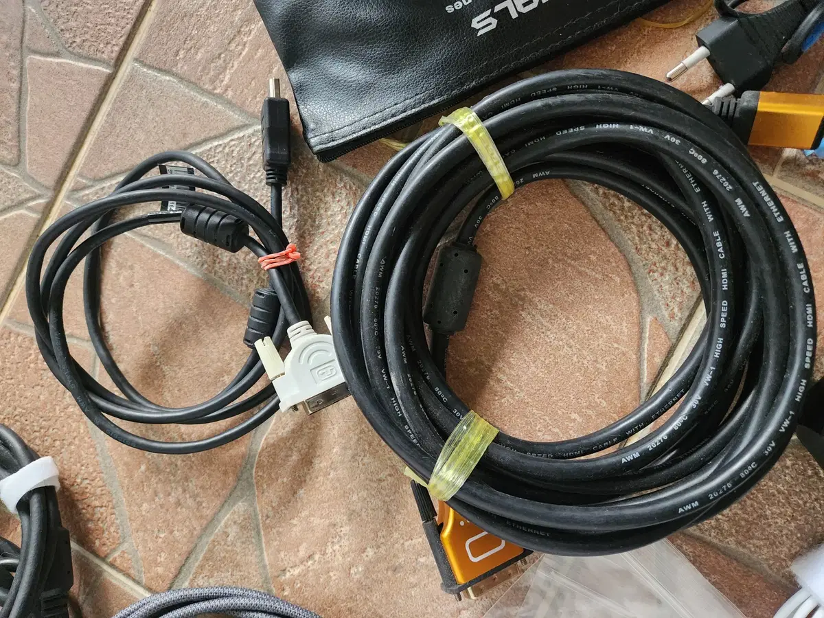 컴퓨터 HDMI DVI 포트