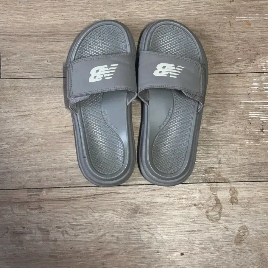 뉴발란스 쿠셔닝 슬리퍼
